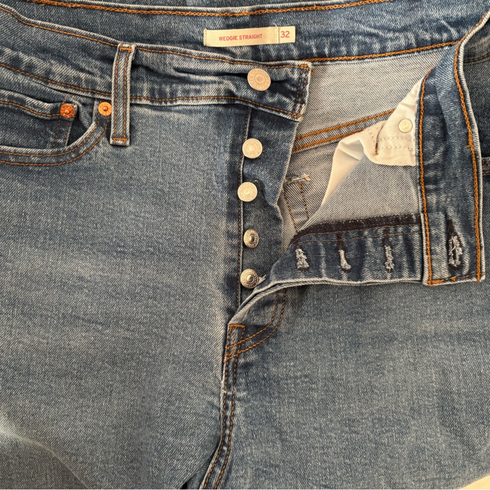 Levi's Classic Blue Wedge Straight Jeans - Picture 3 of 5